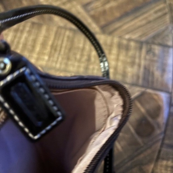 Coach Wristlet Brown Signature Stripe. Great condition , looks new ! - Picture 5 of 9